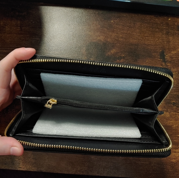 🍁NWT, Bebe Wallet, black and gold beautiful and cute wallet. 2 sides N z - Picture 8 of 14